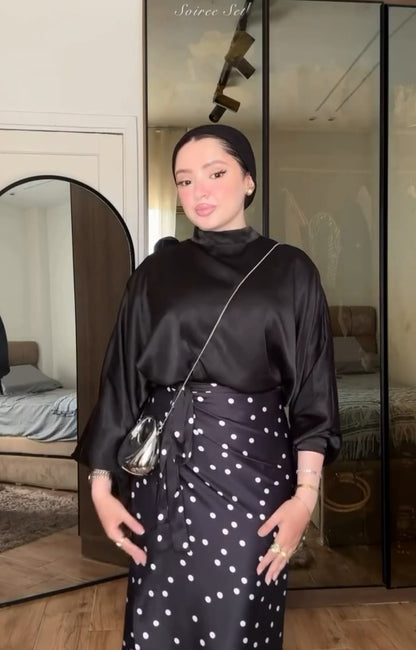 طقم سواريه ساتان وجونلة بولكا دوت
