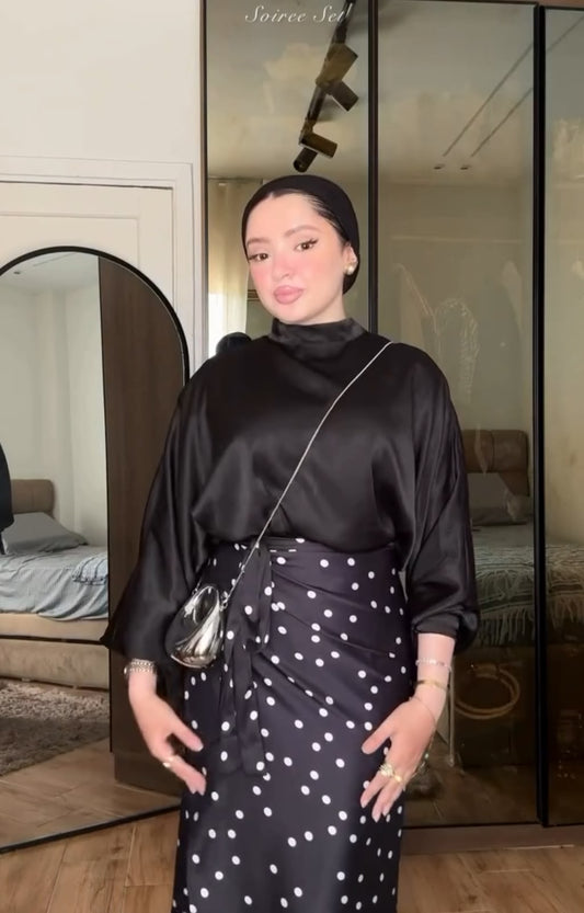 طقم سواريه ساتان وجونلة بولكا دوت